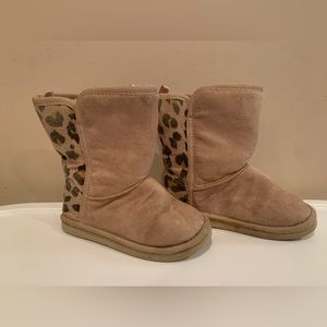 Old Navy Fashion Moccasins. Size 9